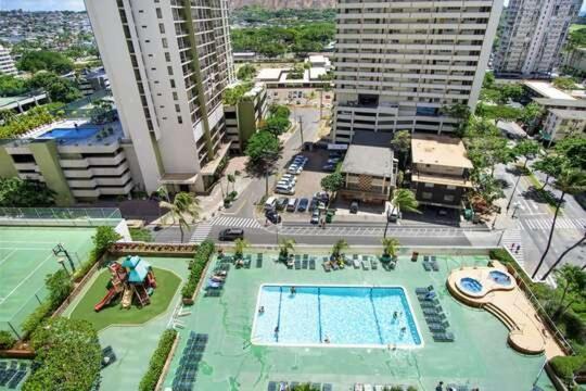 Beautifully Renovated 32Nd Floor Deluxe Ocean View Waikiki Condo Condo هونولولو المظهر الخارجي الصورة