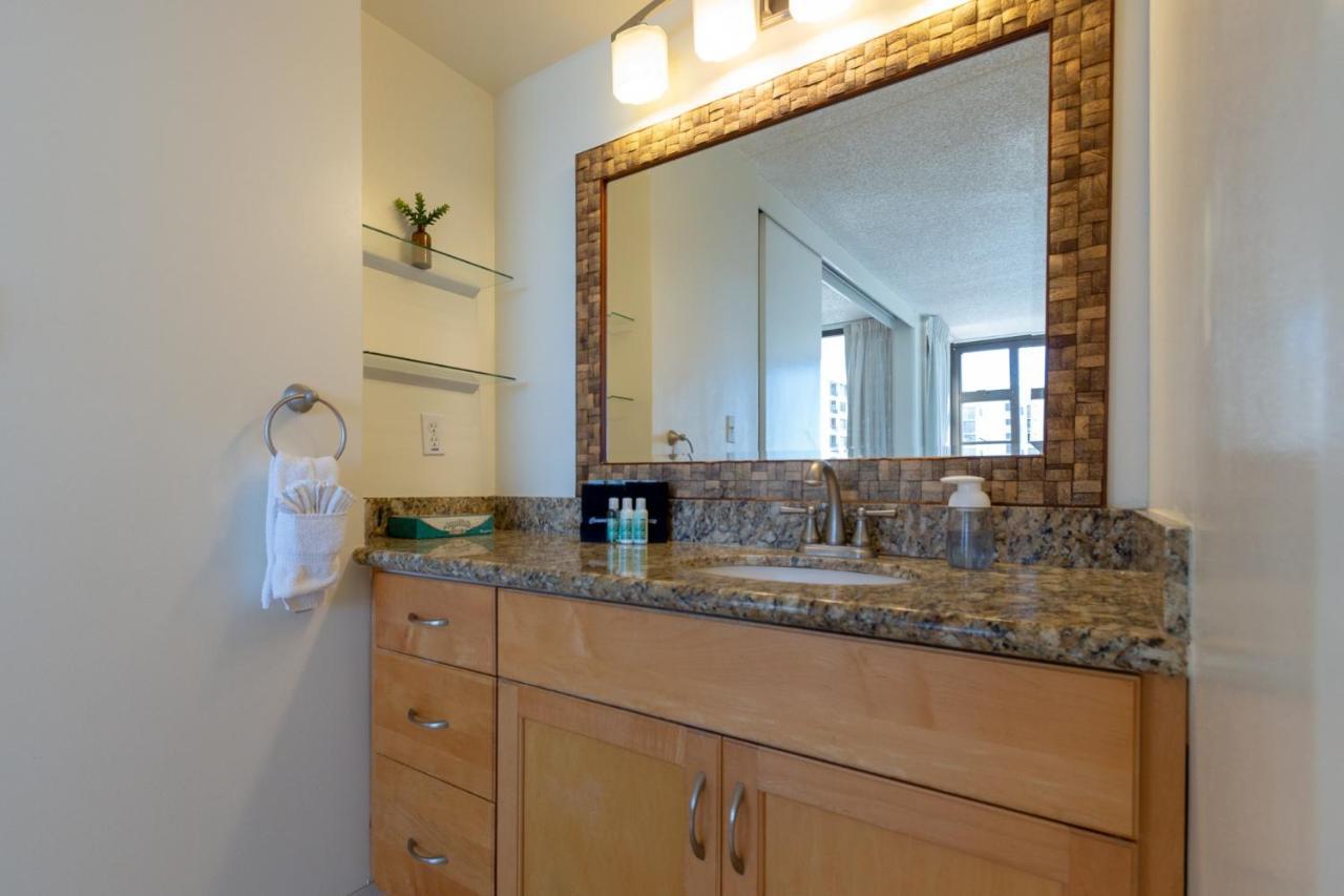 Beautifully Renovated 32Nd Floor Deluxe Ocean View Waikiki Condo Condo هونولولو المظهر الخارجي الصورة