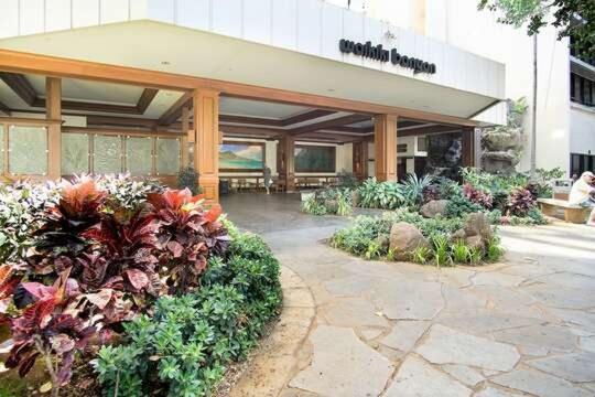 Beautifully Renovated 32Nd Floor Deluxe Ocean View Waikiki Condo Condo هونولولو المظهر الخارجي الصورة