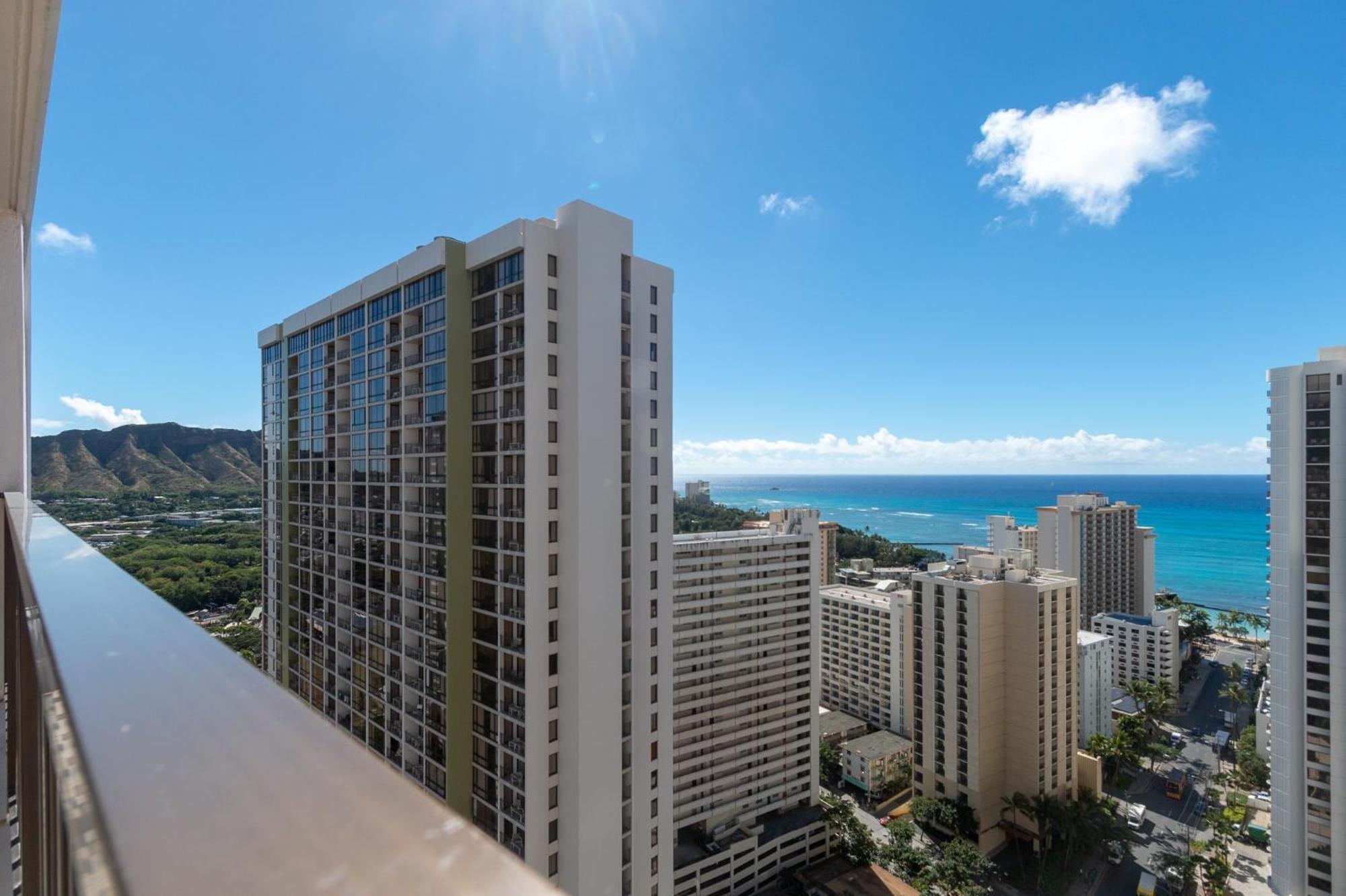 Beautifully Renovated 32Nd Floor Deluxe Ocean View Waikiki Condo Condo هونولولو المظهر الخارجي الصورة