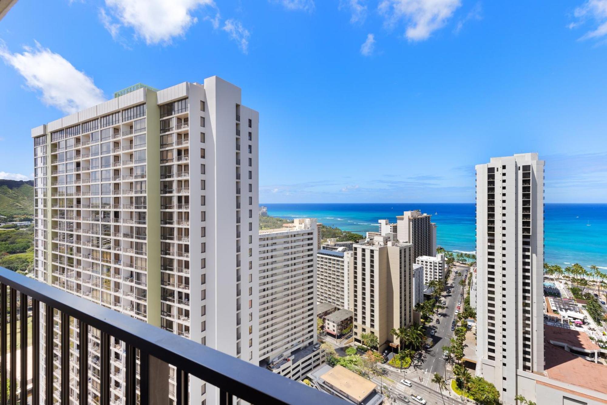 Beautifully Renovated 32Nd Floor Deluxe Ocean View Waikiki Condo Condo هونولولو المظهر الخارجي الصورة